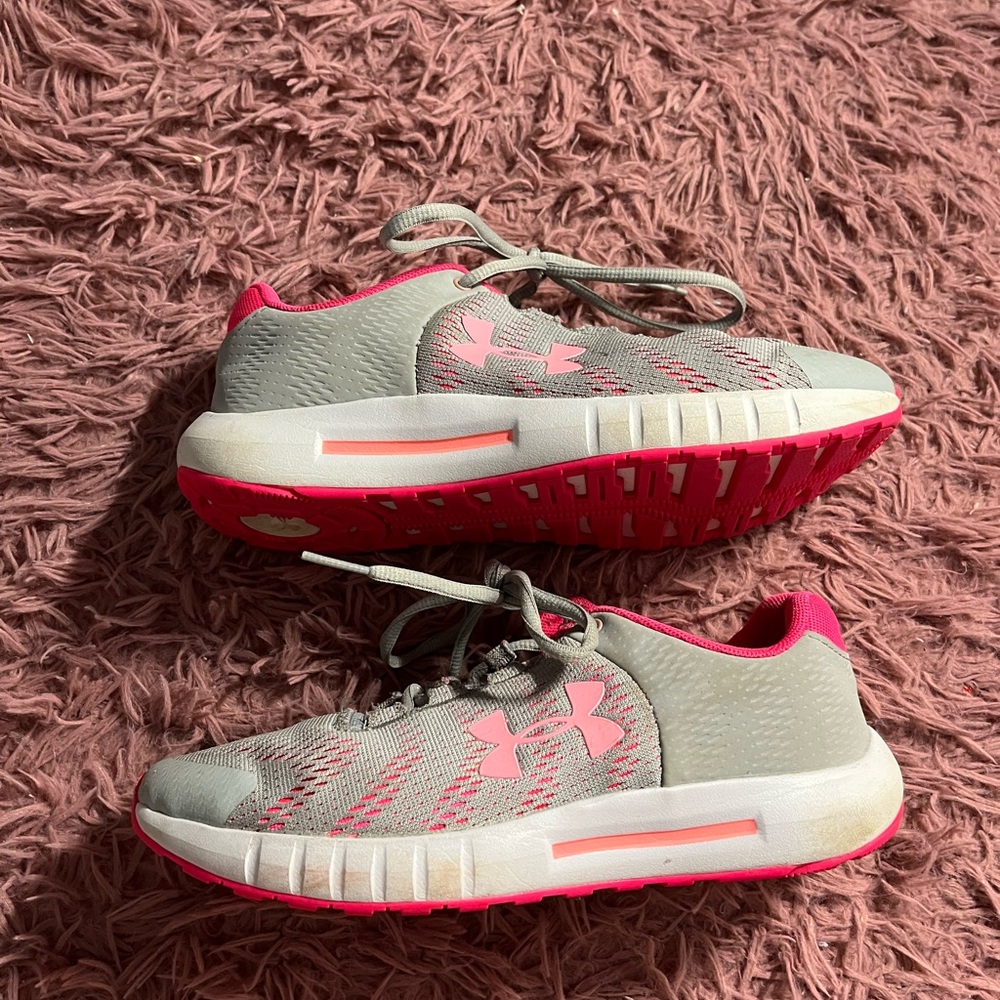 UNDER ARMOUR TENNIS SHOES